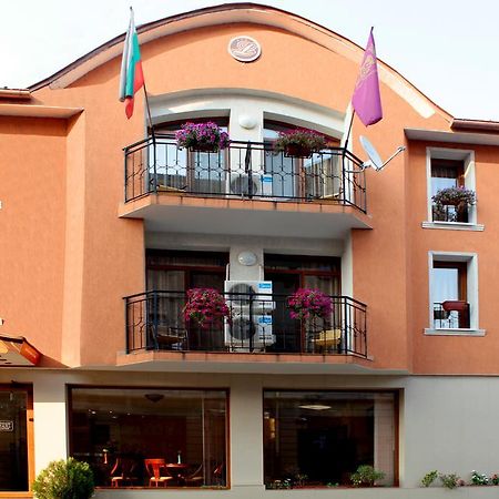 Lucky Hotel Veliko Tárnovo Exterior foto