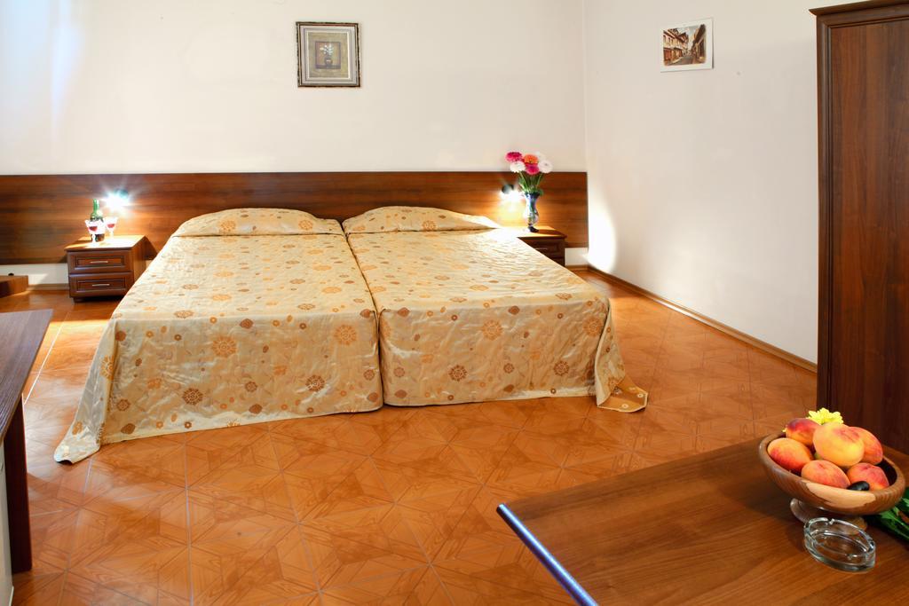 Lucky Hotel Veliko Tárnovo Habitación foto