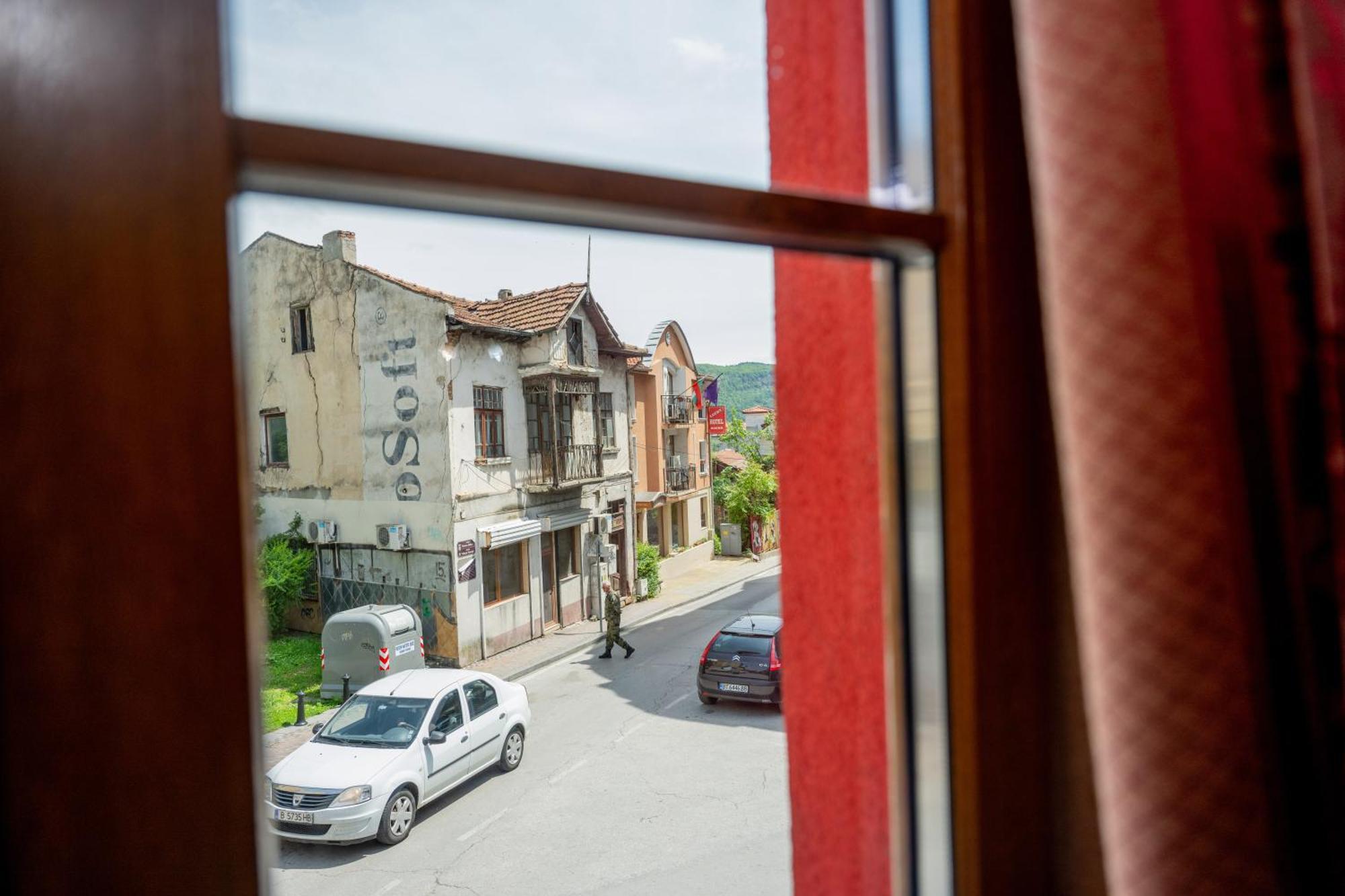 Lucky Hotel Veliko Tárnovo Exterior foto