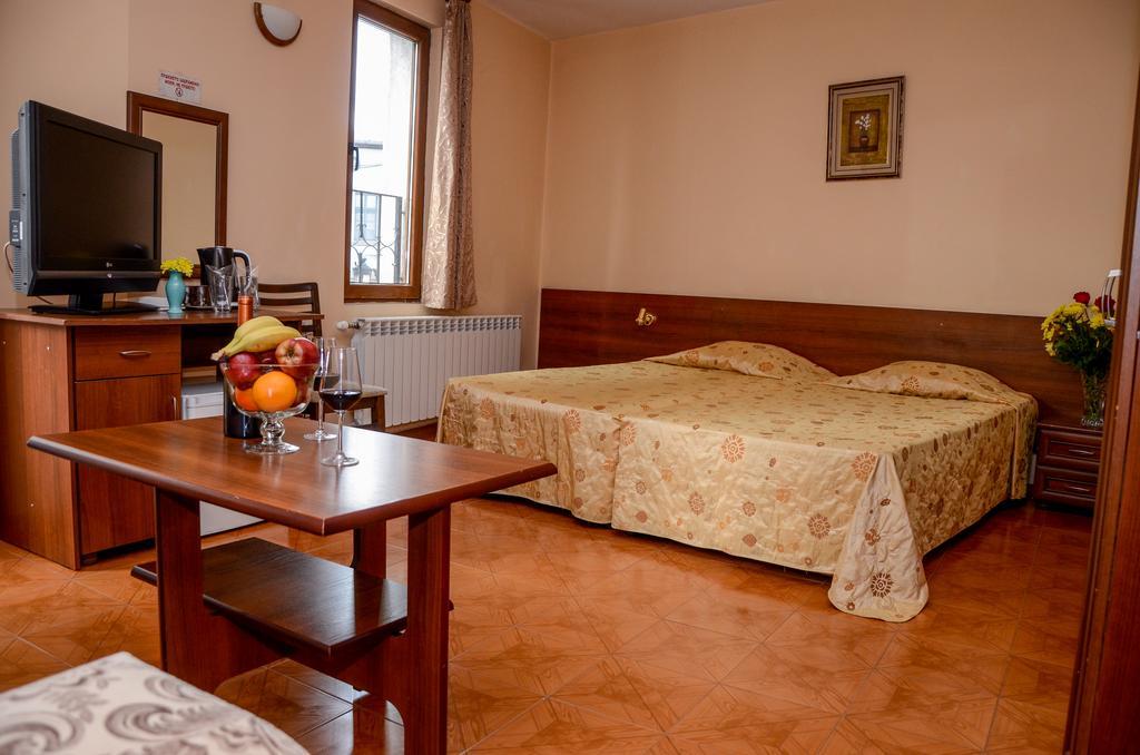 Lucky Hotel Veliko Tárnovo Exterior foto